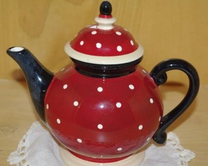 lot 225 image: Vintage teapot
