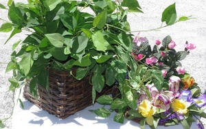lot 236 image: Craft wreath and basket with flowers