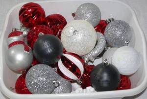 lot 254 image: Christmas ornaments