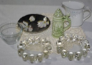 lot 263 image: Vintage glassware- Haviland creamer, 2 vintage ashtrays, pampered chef measuring cup and more