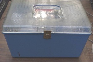 lot 283 image: Vintage sewing box