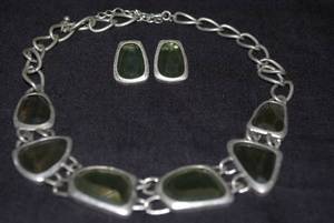 lot 286 image: Avon necklace and earring set