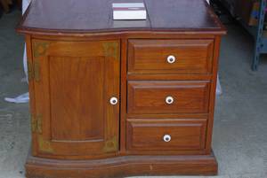 lot 290 image: Vintage wooden side table