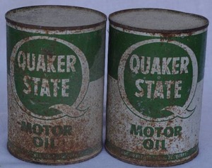 lot 291 image: 2 Vintrage Quaker State Motor Oil 1-quart metal cans