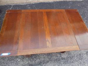 lot 85 image: Vintage  coffee table that expands