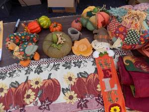 lot 94 image: Fall decor
