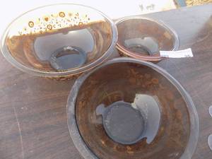 lot 96 image: Pyrex festive Harvest amber mixing bowl set