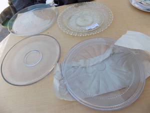 lot 103 image: Clear glass round platter