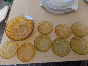 lot 104 image: Amber glass salad bowl with 8 bowls