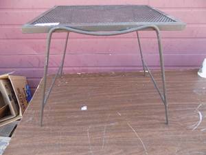 lot 111 image: Patio table mesh top 24x4