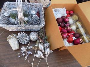lot 138 image: Holiday  bulbs and pics