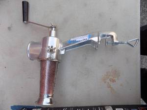 lot 141 image: Food grinder