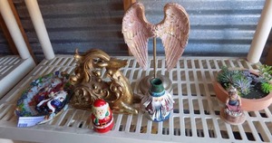 lot 170 image: christmas dcor and angel dcor