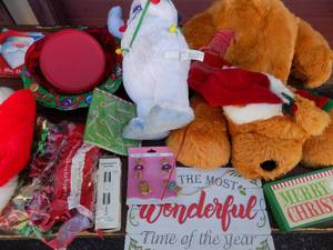 lot 184 image: Holiday dcor and  Stuffies