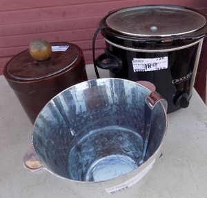 lot 189 image: Crock Pot and ice bucket