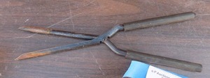 lot 214 image: vintage curling  iron