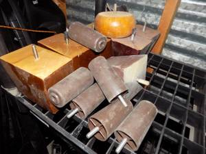 lot 218 image: Furniture feet