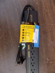 lot 38 image: 7 outlet power strip  new