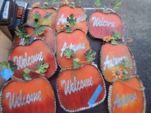 lot 31 image: Tin framed pumpkin dcor WELCOME & AUTUMN NEW