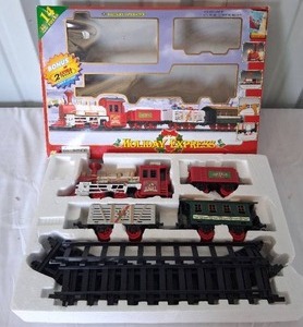 lot 18 image: Holiday Express Christmas Train Set