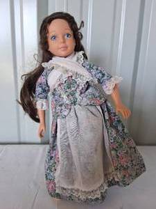 lot 20 image: 1996 ERTL Collectibles Girlhood Journey Marie Doll