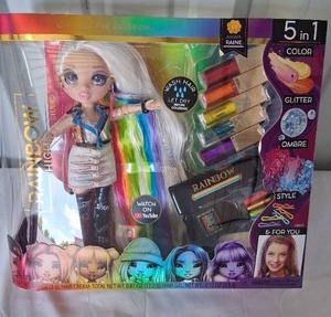 lot 29 image: Rainbow High Hair Studio 5 in 1 Playset