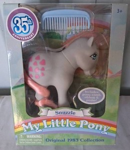 lot 49 image: My Little Pony 35th Anniversary Snuzzle Figure