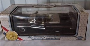 lot 139 image: 118 Scale Road Legends 1959 Chevy Impala Black