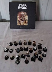 lot 146 image: Star Wars Collectors 1000 Piece Puzzle and a Nice Selection of Star Wars Mini Plastic Figs