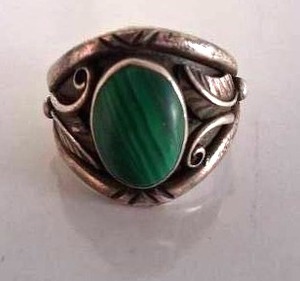 lot 152 image: Don Chee Southwestern Style Sterling Silver Ring with an Oval Green Malachite Cabochan Stone