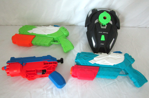 lot 527 image: Nerf gun, Space shooting disc gun, and water guns