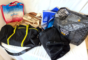 lot 516 image: Calvin Klein sports bag, assorted tote and freezer bags