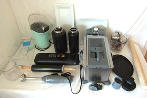 lot 538 image: Assorted counter to appliances and serving dishes plus