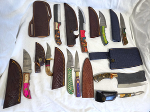 lot 549 image: NEW genuine Damascus steel blade knives with leather sheaths (Bid is times the quantity of 10)