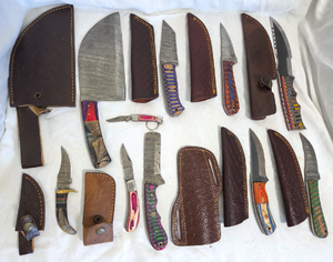 lot 552 image: NEW genuine Damascus steel blade knives with leather sheaths (Bid is times the quantity of 10)