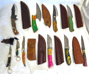 lot 554 image: NEW genuine Damascus steel blade knives with leather sheaths (Bid is times the quantity of 10)
