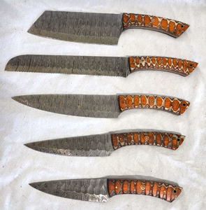 lot 574 image: NEW genuine Damascus steel blade kitchen cutlery knives (Bid is times the quantity of 5)