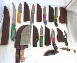 lot 575 image: NEW genuine Damascus steel blade knives with leather sheaths (Bid is times the quantity of 10)