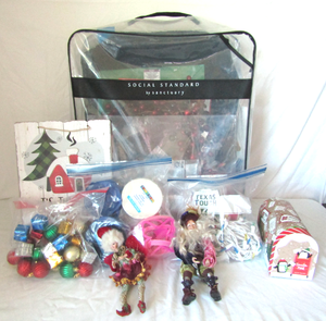 lot 581 image: Assorted Christmas decor and ornaments