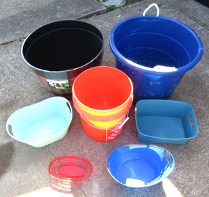 lot 584 image: Assorted various size containers