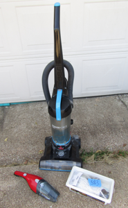 lot 583 image: Powerforce Helix vacuum, Dirt Devil hand vac, new mop head plus