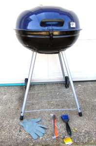 lot 598 image: Barbecue grill (slightly used) plus accessories