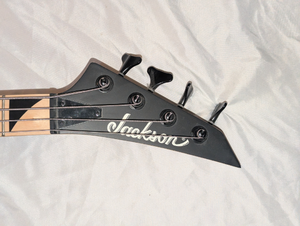 Jackson 4-string electric bass and Fender Frontman 20G amplifier