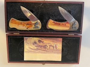 lot 51 image: Collector 2-Piece Wildlife Pocket Knife Set w Wooden Display Case  Scrimshaw-Style Handles