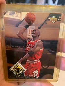 lot 13 image: 1993-94 UPPER DECK MICHAEL JORDAN CARD #438  BREAKAWAY THREATS  CHICAGO BULLS