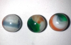 lot 21 image: LOT OF 3 OLD VINTAGE MULTICOLOR SWIRL GLASS MARBLES