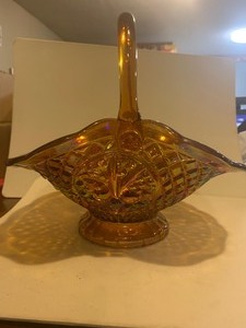 lot 31 image: INTAGE AMBER CARNIVAL GLASS BASKET  GRAPE & DIAMOND PATTERN