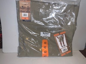 lot 45 image: NEW WEATHERPROOF VINTAGE MENS PERFORMANCE SHORTS  SIZE 42  KHAKI  NEW WITH TAGS