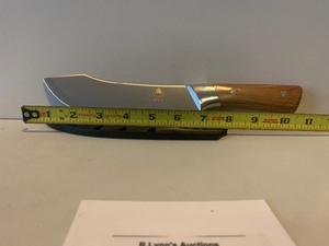 lot 81 image: Xiao Tian Lang Decorative Fixed-Blade Knife with Display Stand with Sheath
