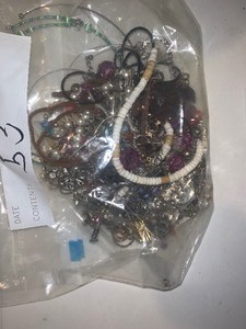 lot 53 image: AUCTION LISTING  MYSTERY BAG OF ASSORTED COSTUME JEWELRY